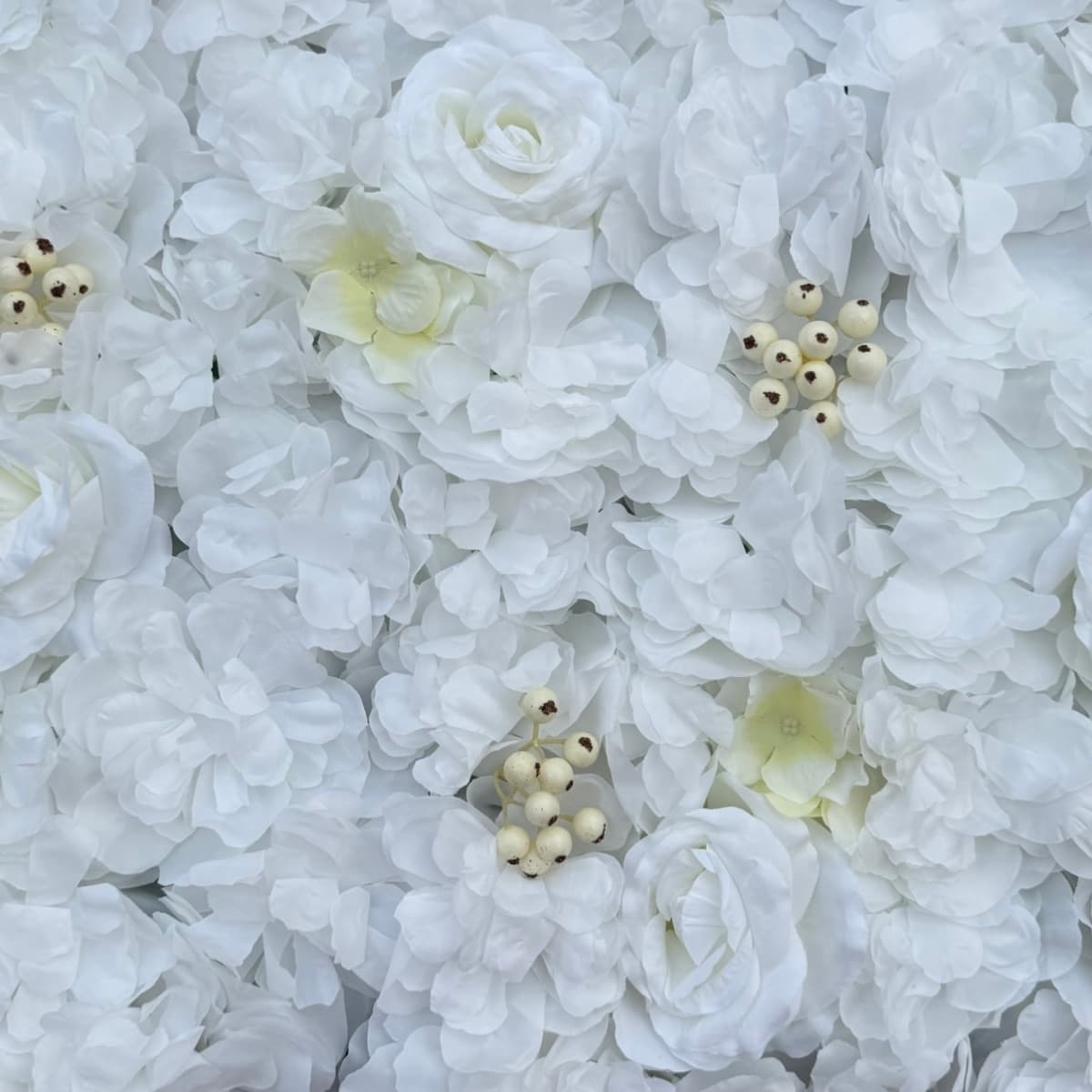 Witte flowerwall backdrop voor photobooth foto's