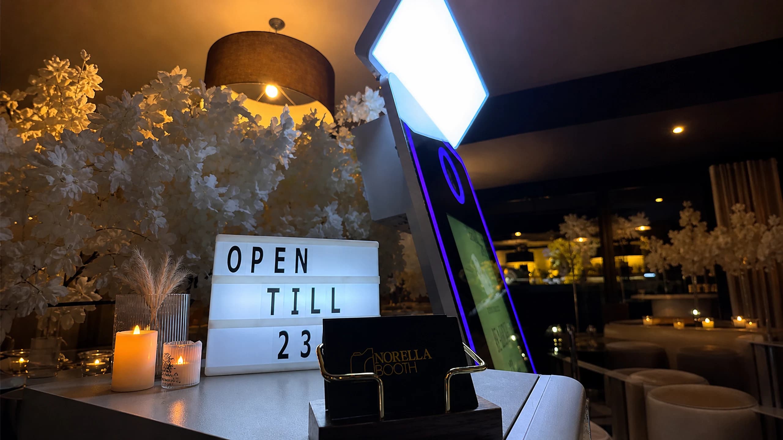 Norella photobooth setup met lichtbak Open till 23